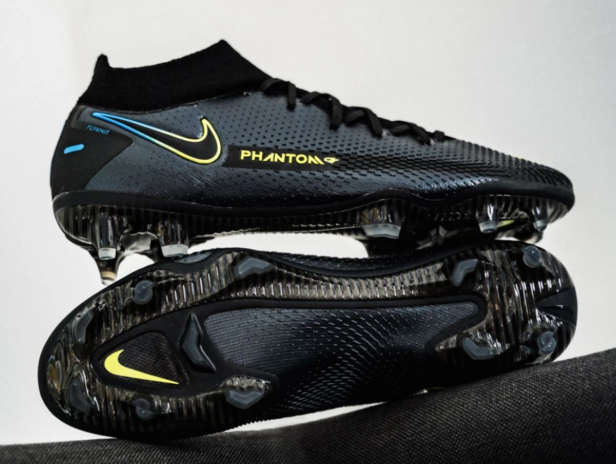 post card post-predator-freak-vs-nike-phantom-gt -nike-phantom-gt-suela.webp